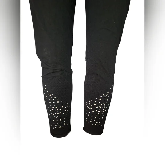 Victoria's Secret Black Leggings with Cutout Design - Picture 5 of 8